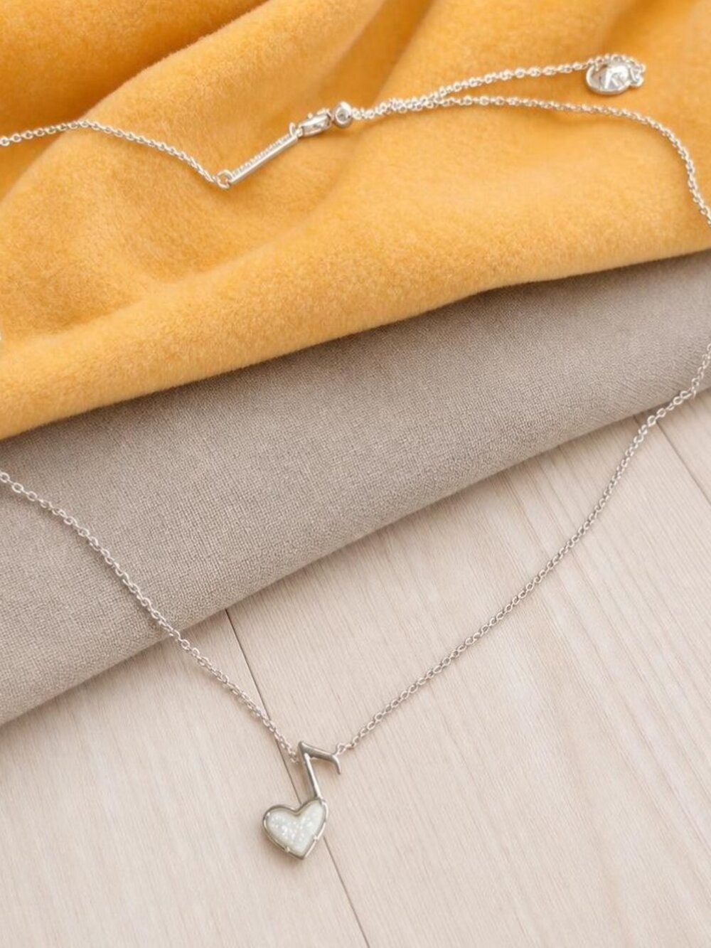 Kendra Scott Dolly Parton Ari Heart Music Note Pendant Necklace - Picture 2 of 2